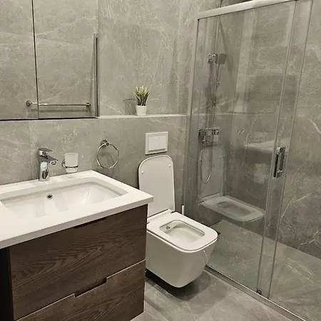 Deluxe Flat With Garden_tirana Тирана